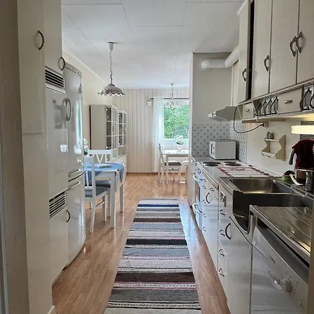 Tranquil House, 3 Bedrooms, Private Entrance, Scenic Views
