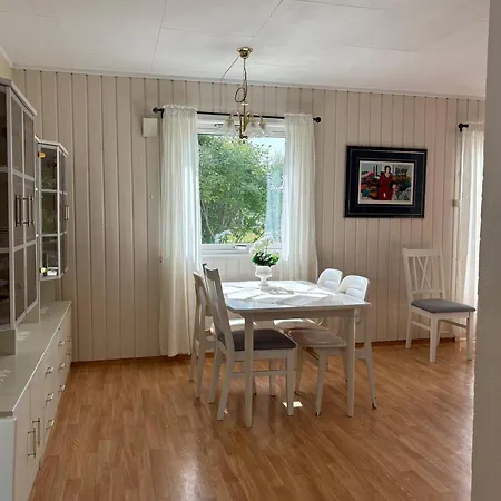 Tranquil House, 3 Bedrooms, Private Entrance, Scenic Views *